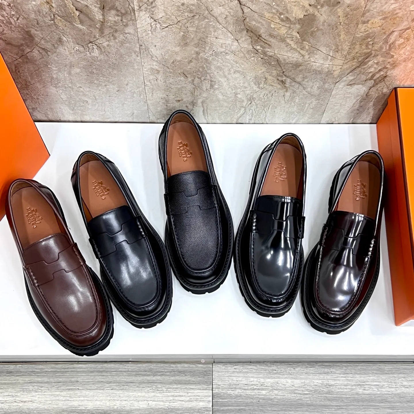 Original order quality P840 Brand: Hermès Standard code: Men's code: 39.40.41.42.43.44. (38.45 custom-made Grade: Same as the official website Original order quality Material: Original cowhide Original breathable cowhide lining Original outsole Style category: Men's fashionable casual leather shoes Color: Actual picture